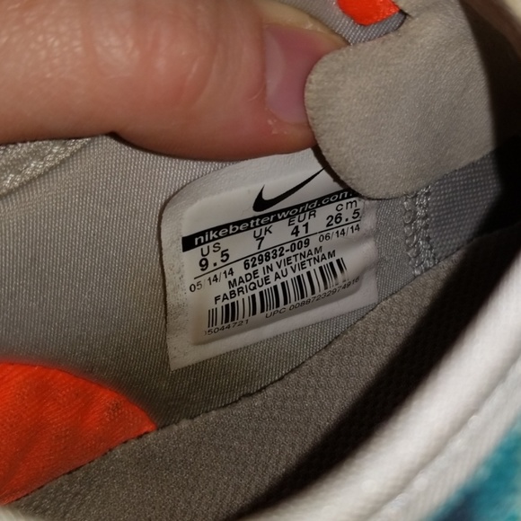 ⭕ SOLD ⭕ Nike Sneakers - Picture 7 of 7